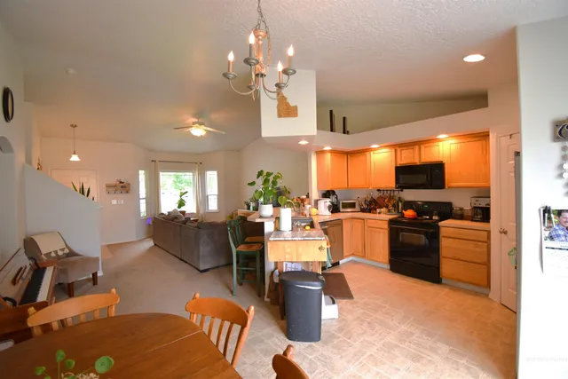 $2,150 | 2707 Colfax Drive, Caldwell, ID 83607