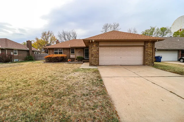 $220,000 | 2215 South Lori Lane, Wichita, KS 67207