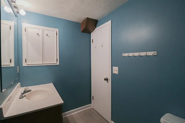 $220,000 | 2215 South Lori Lane, Wichita, KS 67207