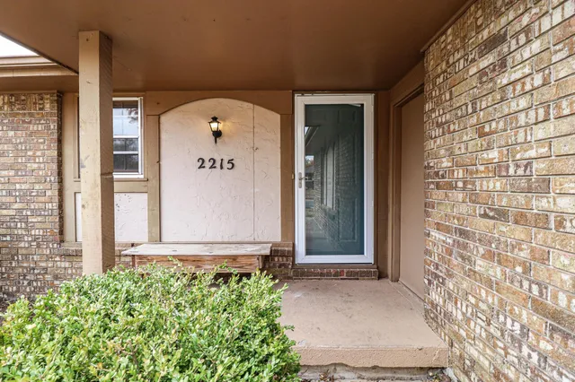 $220,000 | 2215 South Lori Lane, Wichita, KS 67207