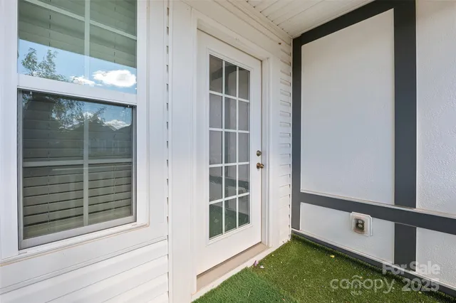 a view of a house with backyard and porch