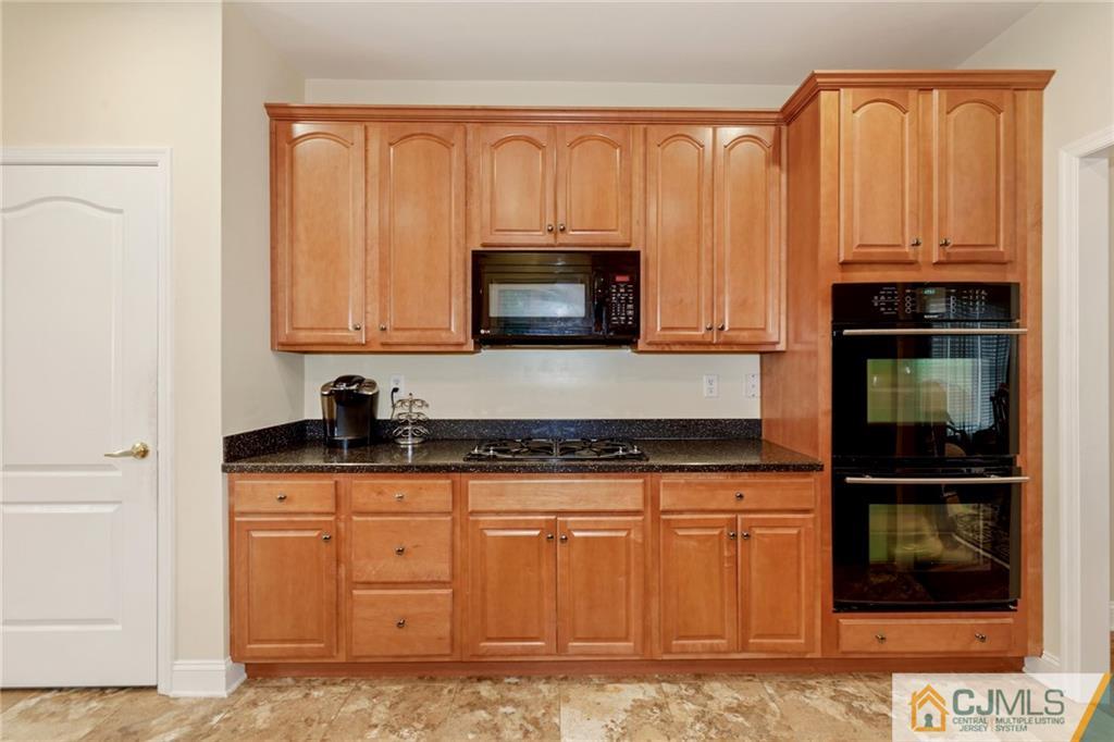 4 Yates Road Manalapan, NJ 07726 - Photo 6 of 25 Gallery Image 6