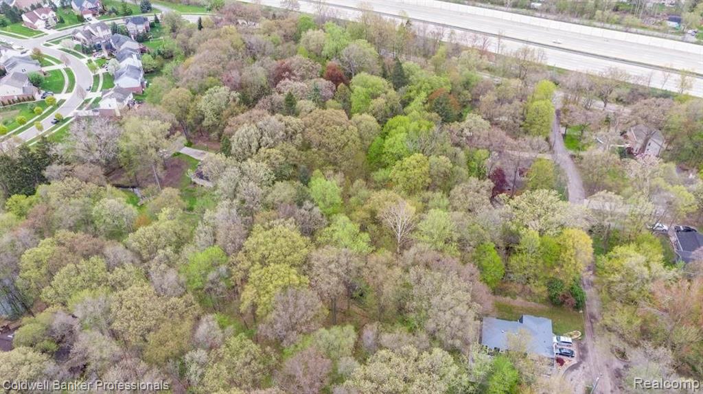 435 East Nawakwa Road Rochester Hills, MI 48307 - Photo 3 of 4