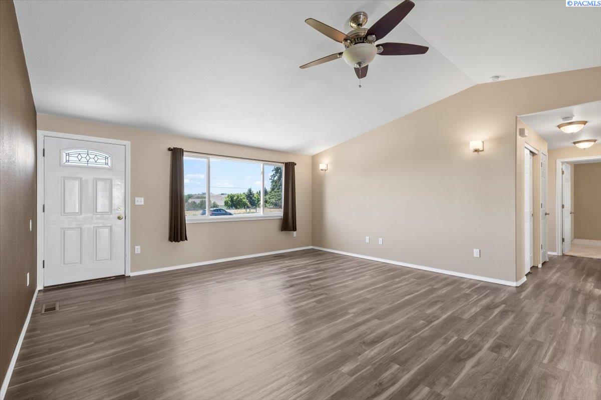 1281 Gibson Road Selah, WA 98942 - Photo 6 of 39 Gallery Image 6