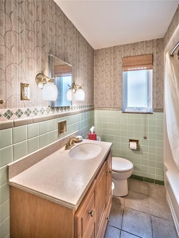 9101 Pannier Road Pittsburgh, PA 15237 - Photo 20 of 24 Full Ceramic Tile Bathroom with Corian Vanity & Tub/Shower Surround