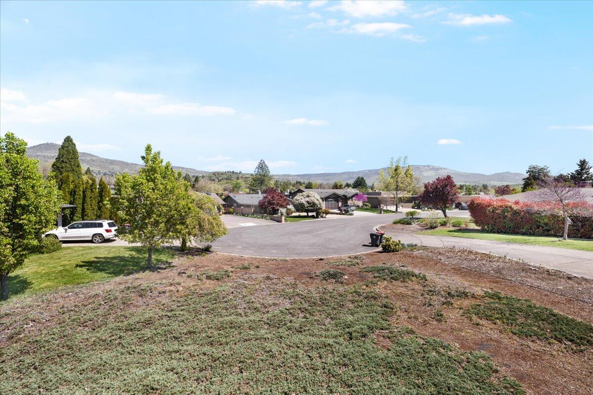 53 South Foothill Road Medford, OR 97504 - Photo 26 of 28 25-CI_2479