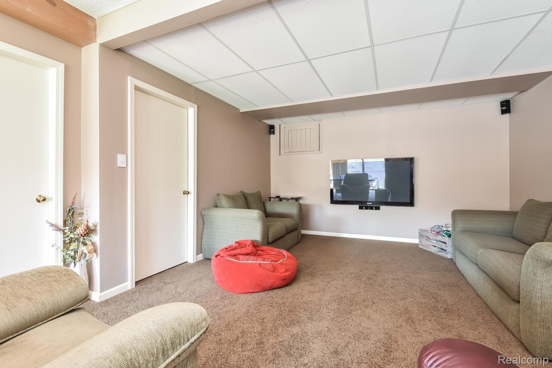 6350 Linden Road Fenton, MI 48430 - Photo 31 of 46 3D79DDE6-CDCA-4D60-B26E-CEE07376F362.jpeg