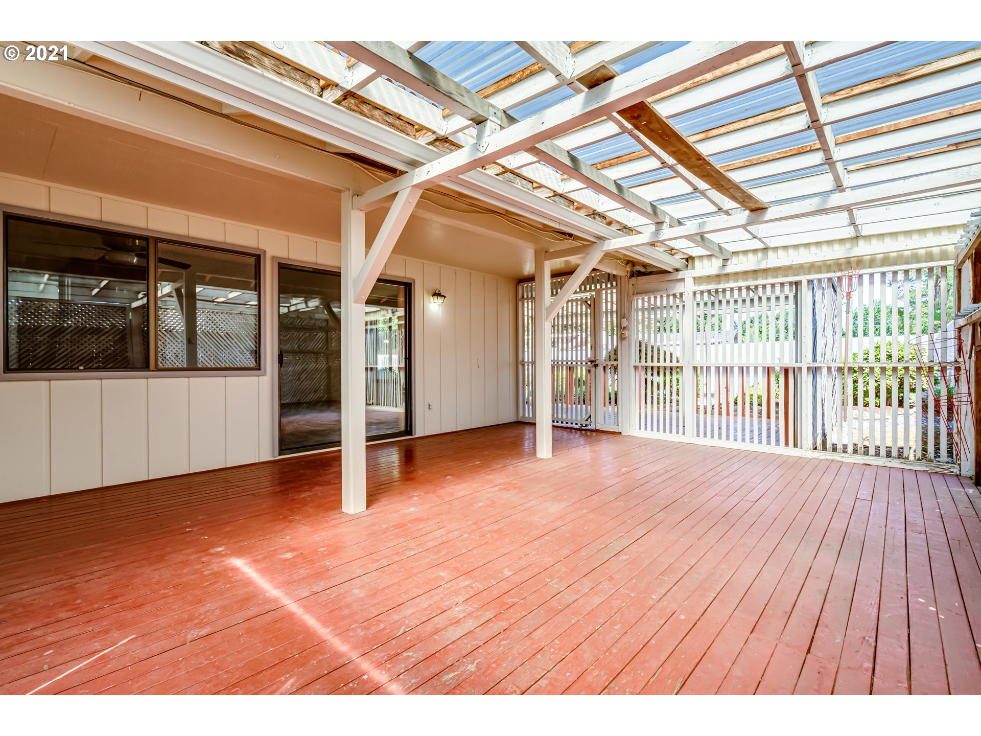 2275 South Bertelsen Road Eugene, OR 97405 - Photo 9 of 30 Gallery Image 9