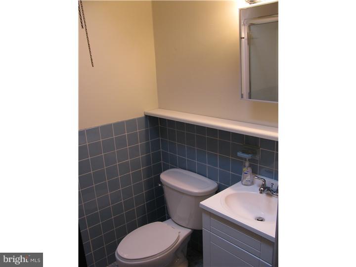 12462 Balston Road Philadelphia, PA 19154 - Photo 13 of 22 Bathroom