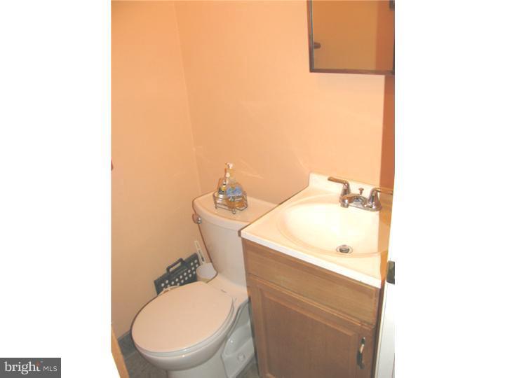 12462 Balston Road Philadelphia, PA 19154 - Photo 6 of 22 Half Bath