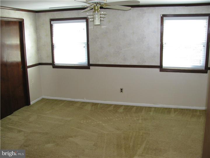 12462 Balston Road Philadelphia, PA 19154 - Photo 8 of 22 Master Bedroom