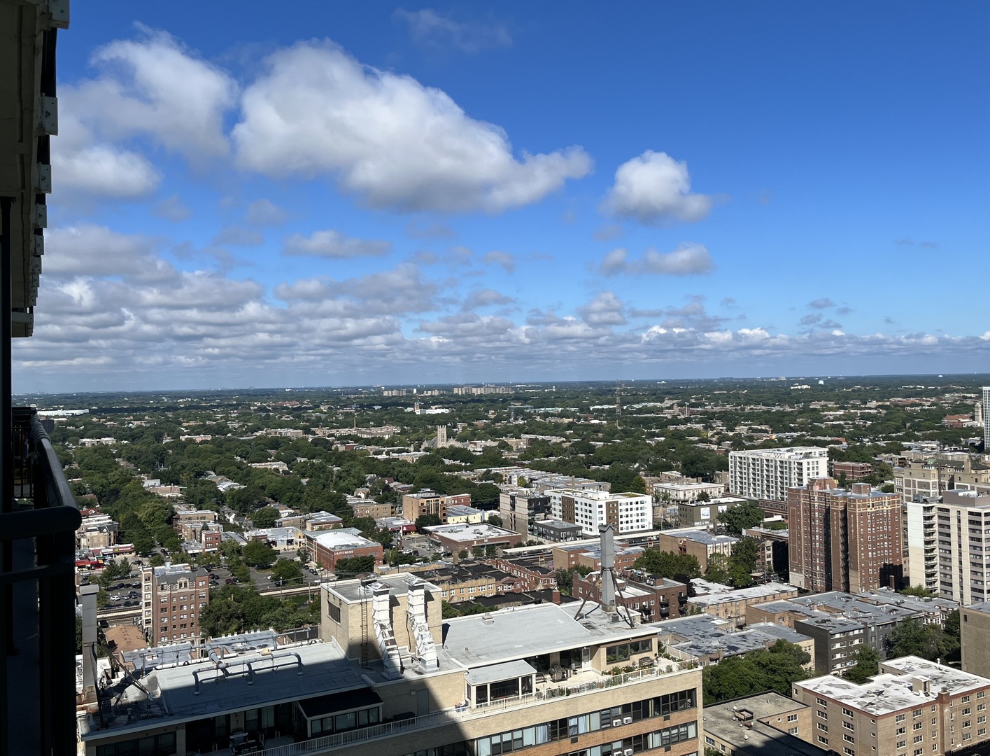 6007 North Sheridan Road, Unit 31F Chicago, IL 60660 - Photo 19 of 43 an aerial view of a city