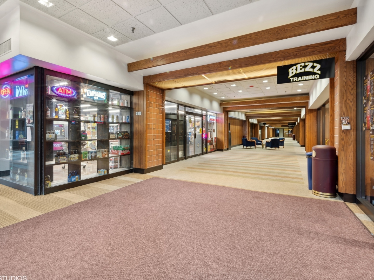 6007 North Sheridan Road, Unit 31F Chicago, IL 60660 - Photo 34 of 43 a view of an indoor garage
