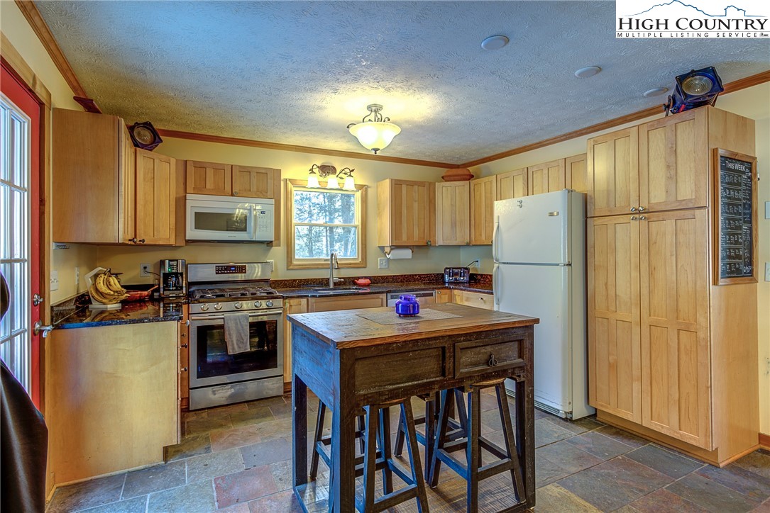 1178 Chestnut Grove Road Boone, NC 28607 - Photo 7 of 32