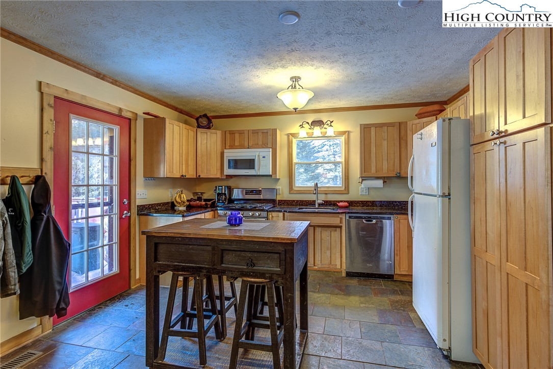 1178 Chestnut Grove Road Boone, NC 28607 - Photo 8 of 32