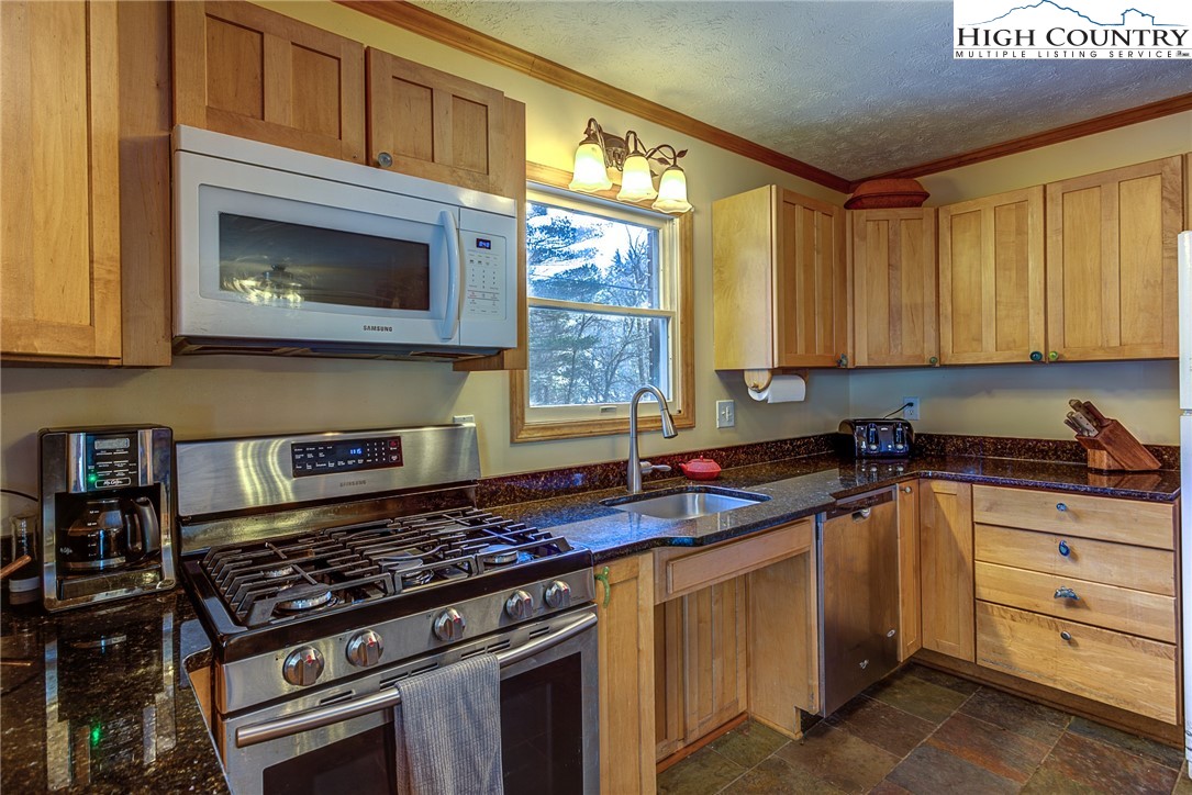 1178 Chestnut Grove Road Boone, NC 28607 - Photo 9 of 32