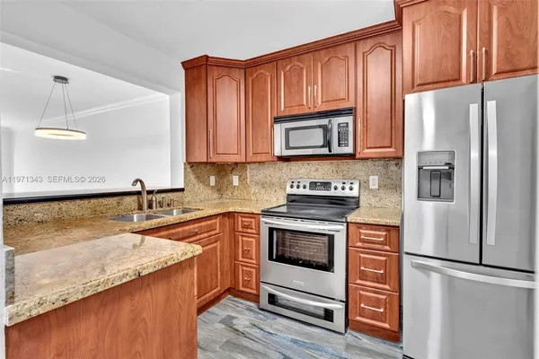 $3,500 | 8900 Collins Avenue, Unit 304, Surfside, FL 33154