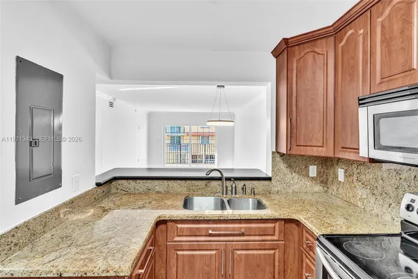 $3,500 | 8900 Collins Avenue, Unit 304, Surfside, FL 33154