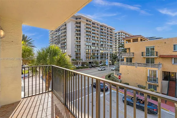 $3,500 | 8900 Collins Avenue, Unit 304, Surfside, FL 33154