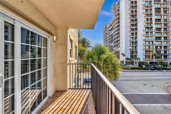 $3,500 | 8900 Collins Avenue, Unit 304, Surfside, FL 33154