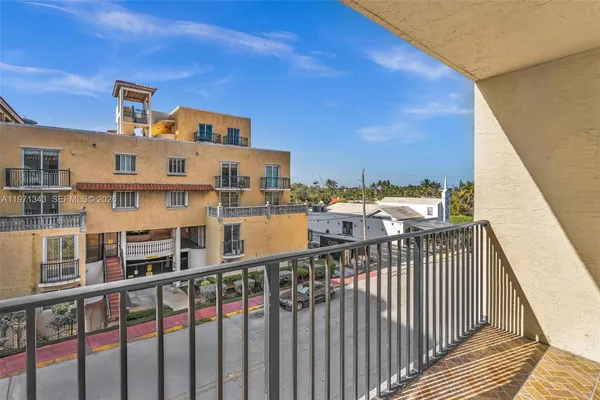 $3,500 | 8900 Collins Avenue, Unit 304, Surfside, FL 33154