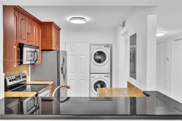 $3,500 | 8900 Collins Avenue, Unit 304, Surfside, FL 33154