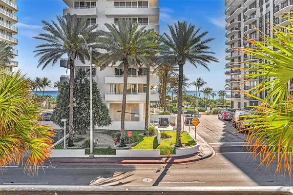 $3,500 | 8900 Collins Avenue, Unit 304, Surfside, FL 33154