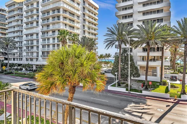 $3,500 | 8900 Collins Avenue, Unit 304, Surfside, FL 33154