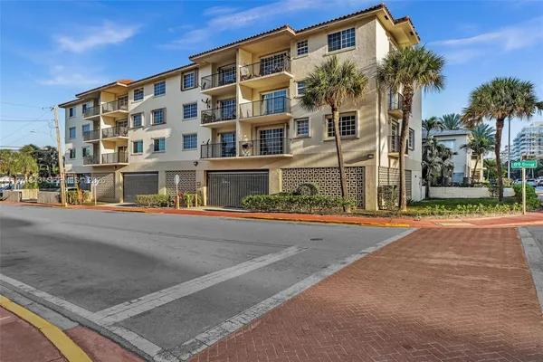 $3,500 | 8900 Collins Avenue, Unit 304, Surfside, FL 33154