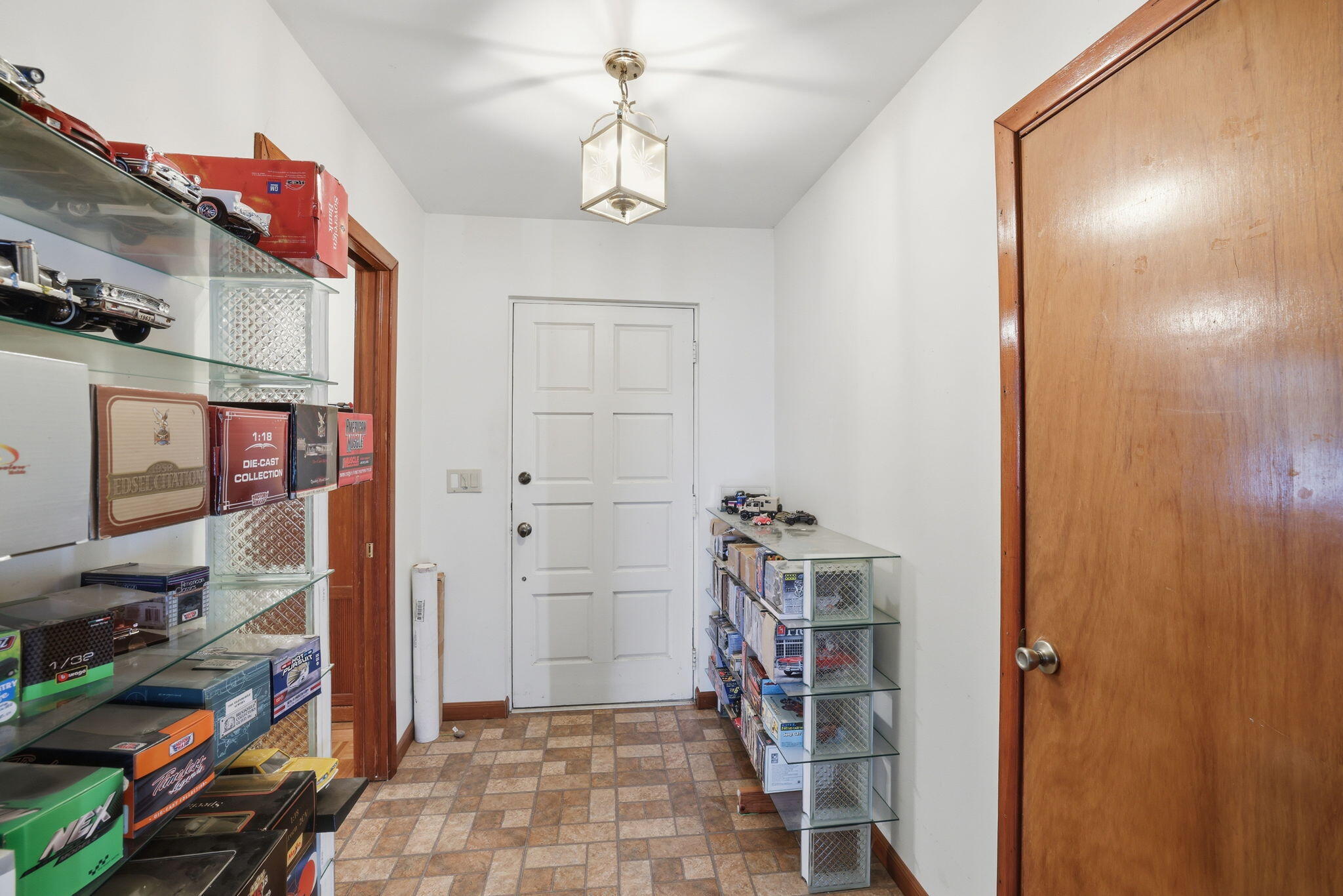 5010 Kenner Avenue Red Bank, TN 37415 - Photo 11 of 27 Large Foyer in the entry way