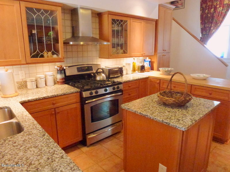 1213 Green River Road Williamstown, MA 01267 - Photo 16 of 46 L1080027