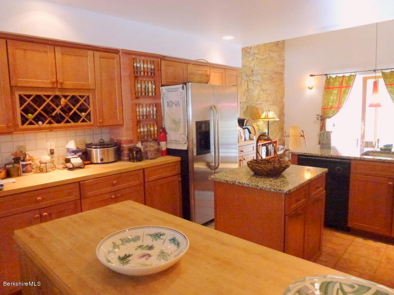 1213 Green River Road Williamstown, MA 01267 - Photo 17 of 46 L1080028