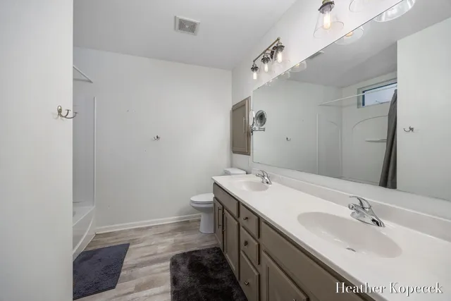 $359,900 | 11347 Trent Southeast, Lowell, MI 49331