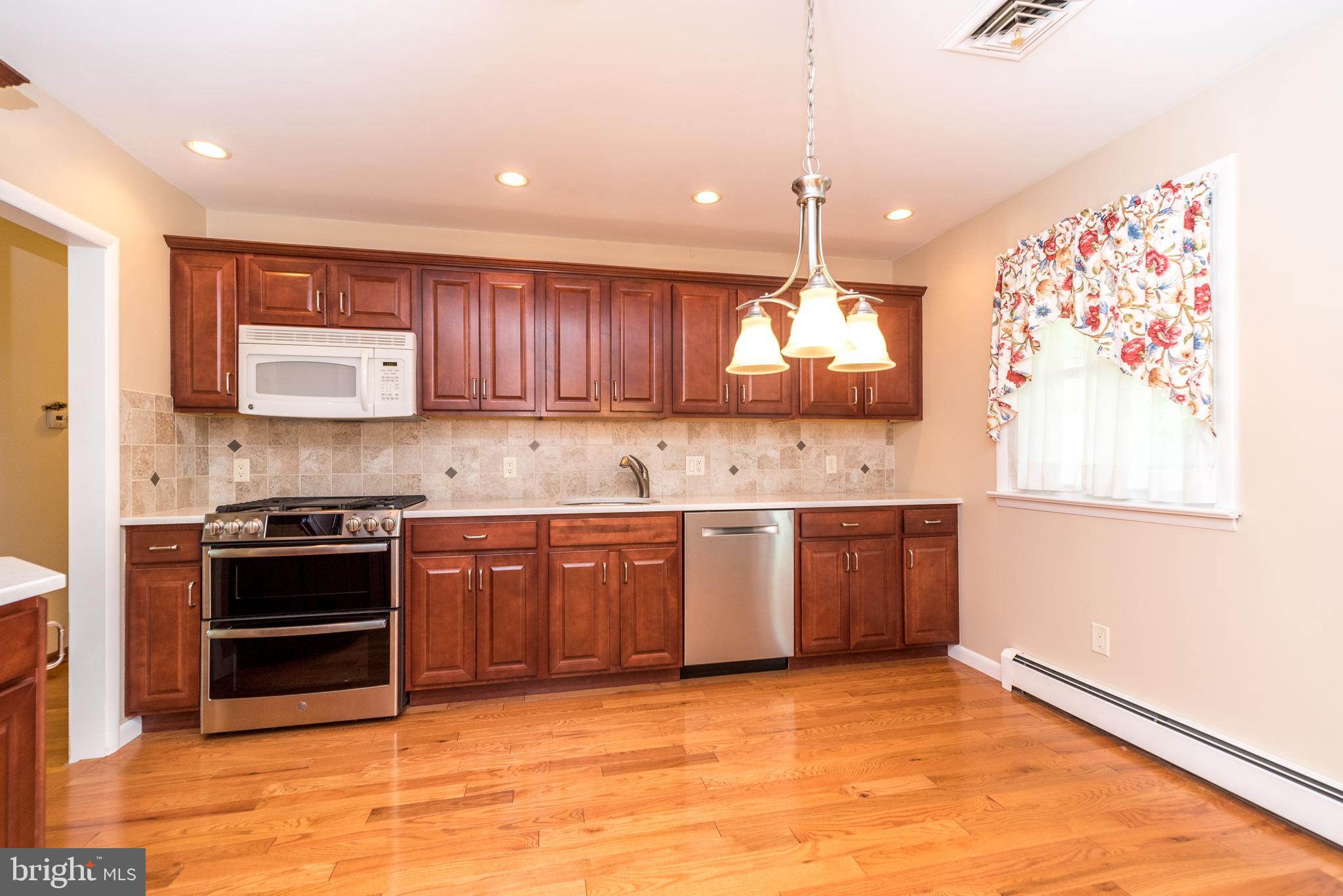 1624 Dogwood Road Flourtown, PA 19031 - Photo 6 of 22 Beautiful updated eat-in kitchen.