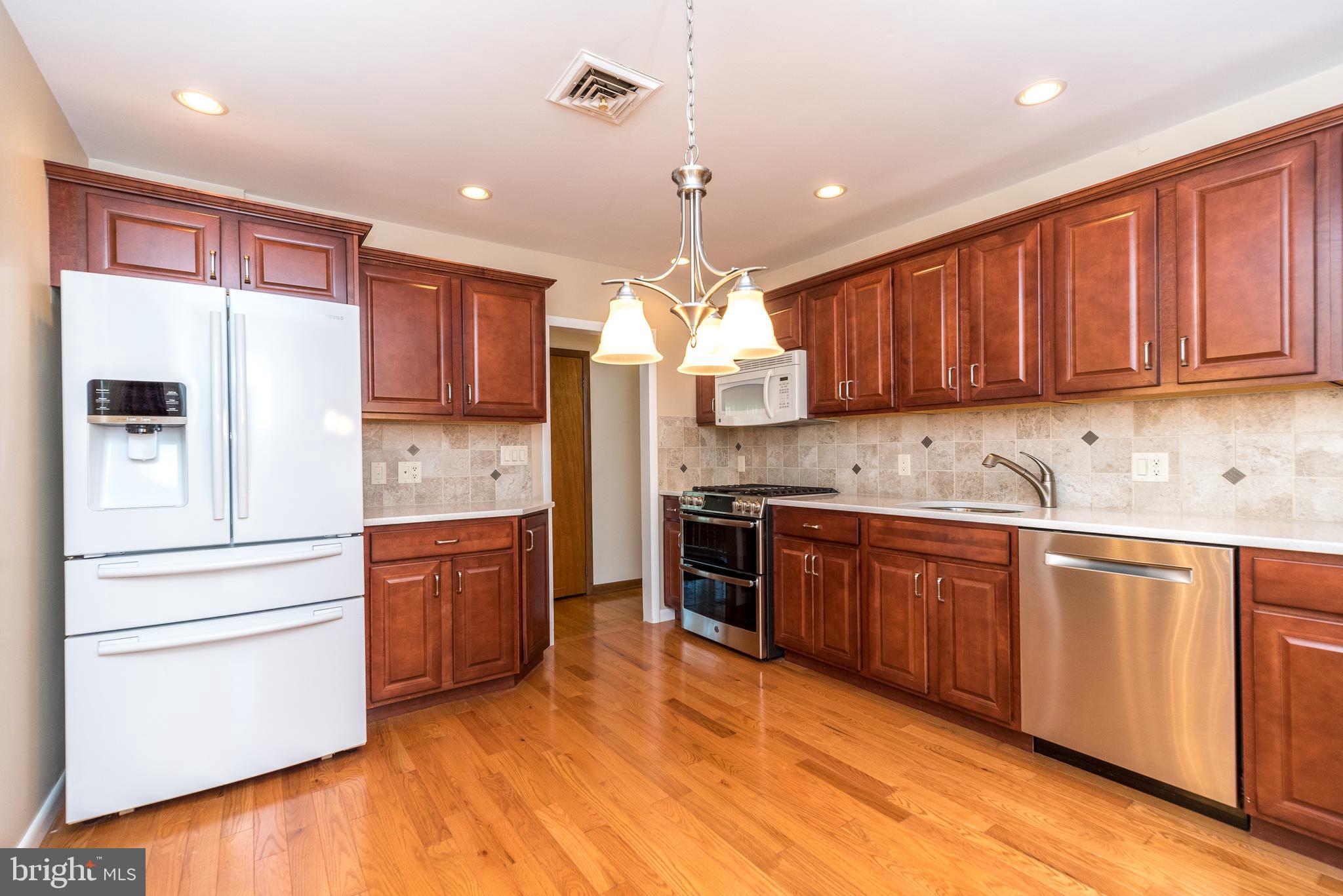 1624 Dogwood Road Flourtown, PA 19031 - Photo 8 of 22 5 burner range with dual ovens.