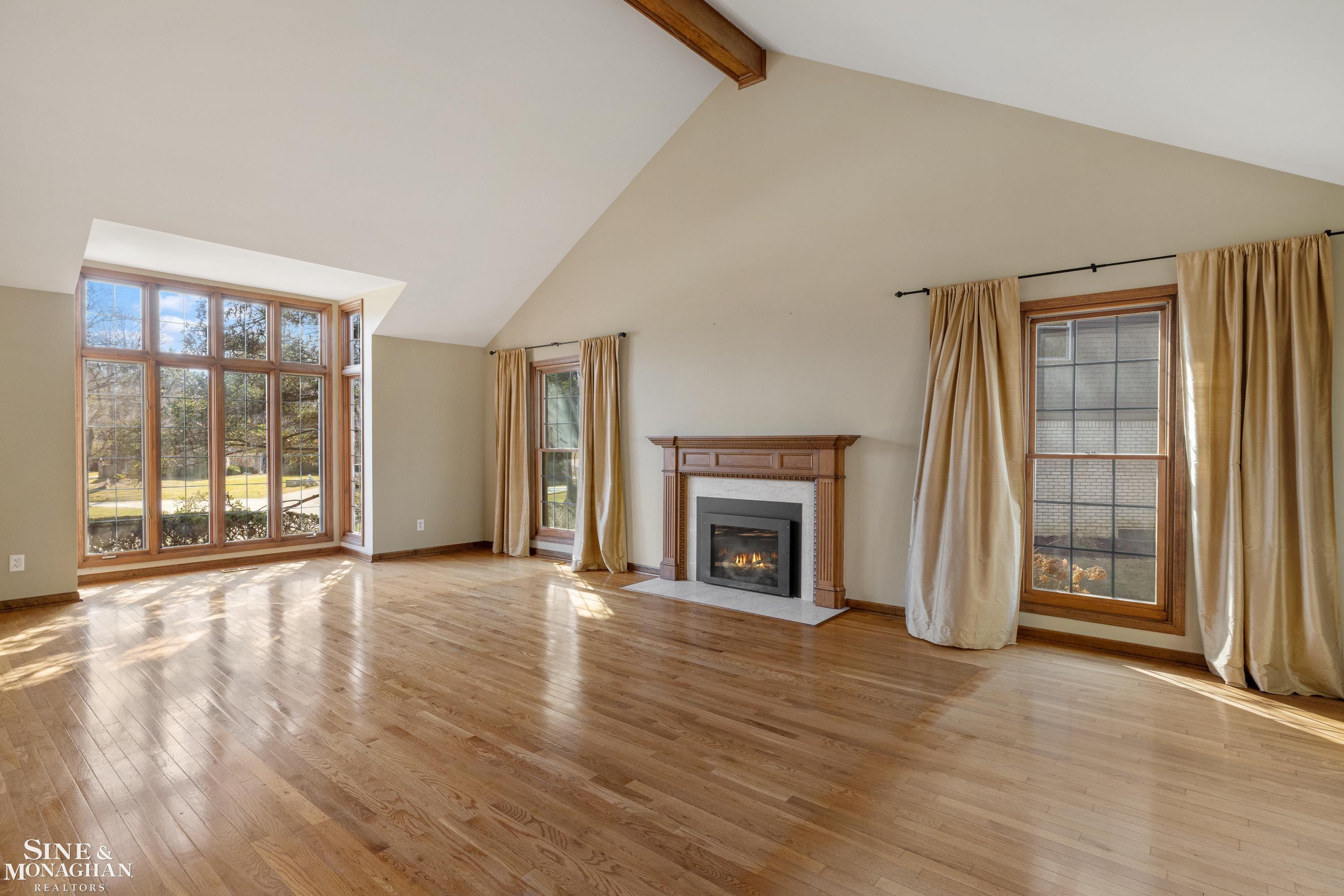 610 Deerfield Court Rochester, MI 48309 - Photo 4 of 55 50169343-dbec9b01-2f93-4cfc-aca6-2e5cb351b6af.JPG