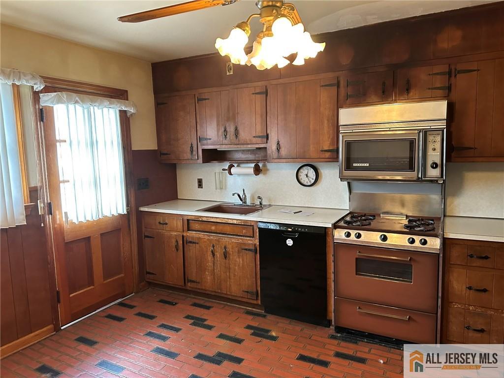 124 Dunbar Avenue Fords, NJ 08863 - Photo 2 of 12
