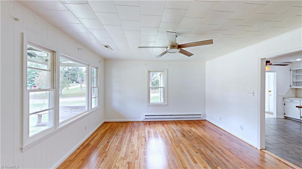 201 Kendall Mill Road Thomasville, NC 27360 - Photo 28 of 30 Living Room