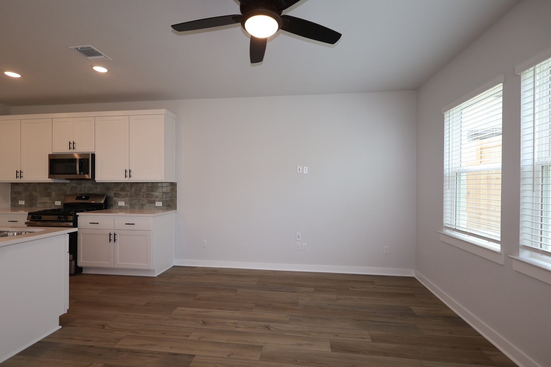 206 Marie Way Georgetown, TX 78626 - Photo 6 of 15