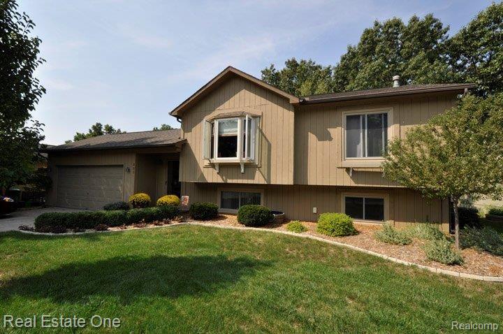 535 Glenwyth Road Brighton, MI 48116 - Photo 1 of 20 Front