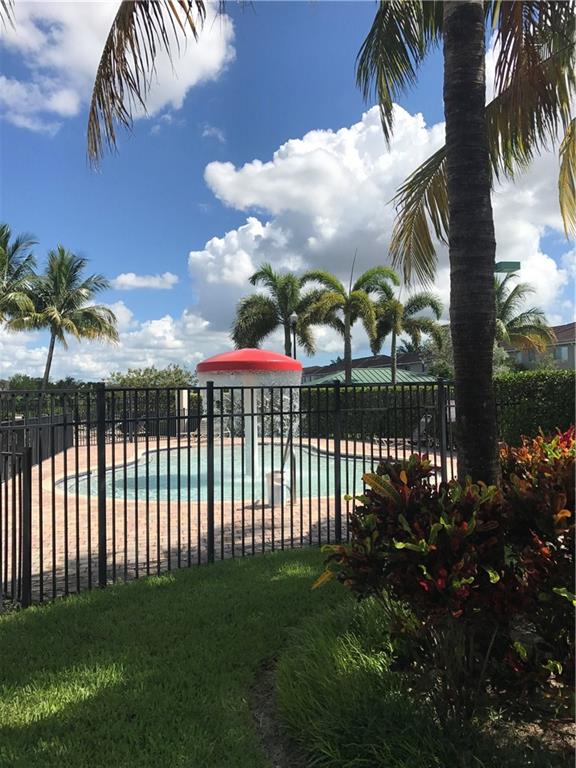 3075 Laurel Ridge Circle Riviera Beach, FL 33404 - Photo 10 of 12 Gallery Image 10