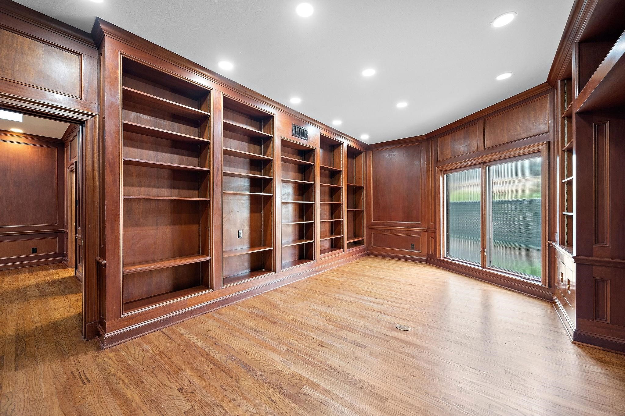 1111 Potomac Drive, Unit B Houston, TX 77057 - Photo 12 of 22 a view of an empty room with a cabinet and a window