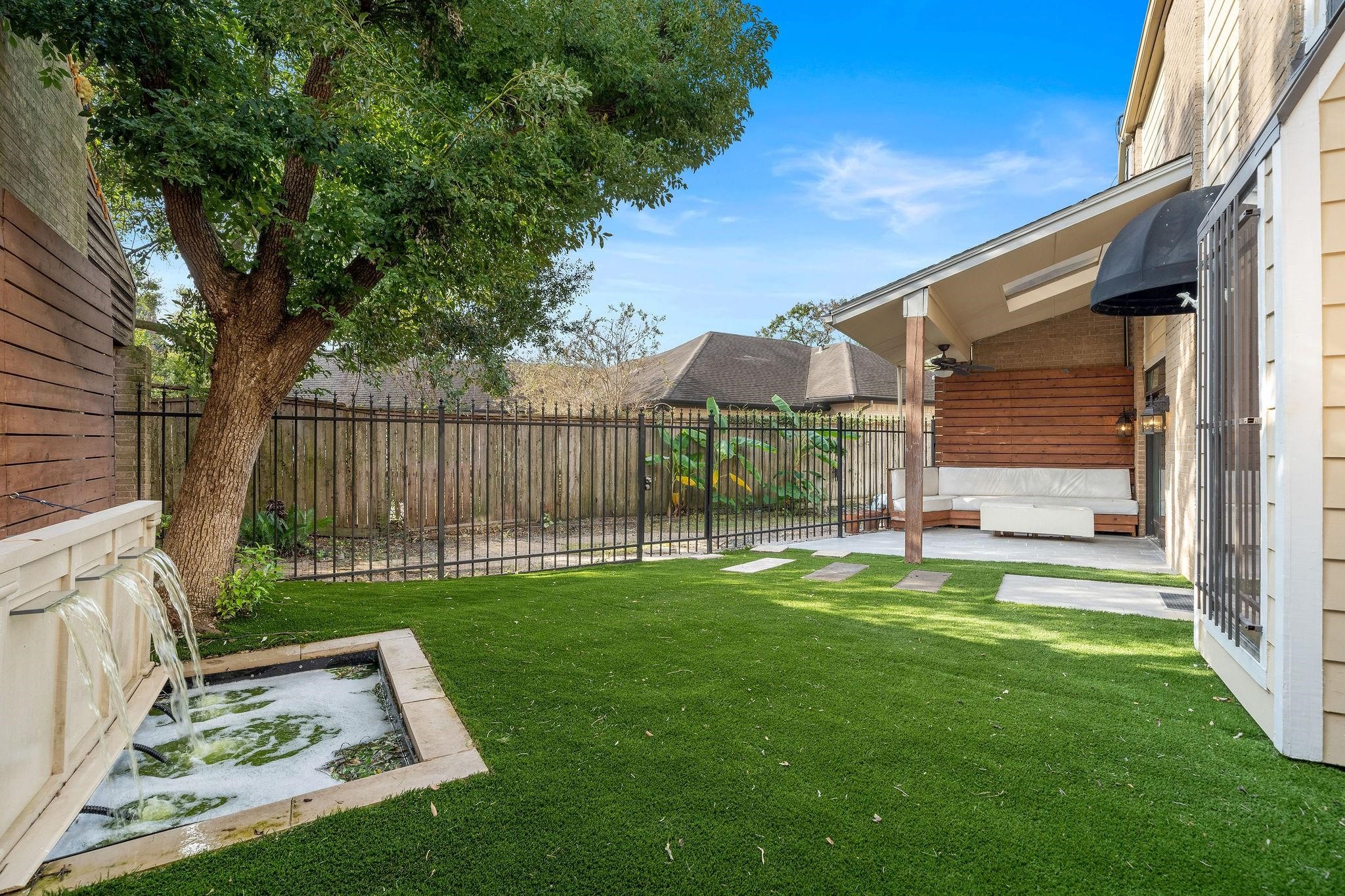 1111 Potomac Drive, Unit B Houston, TX 77057 - Photo 2 of 22 a view of a chair and table in the back yard of the house