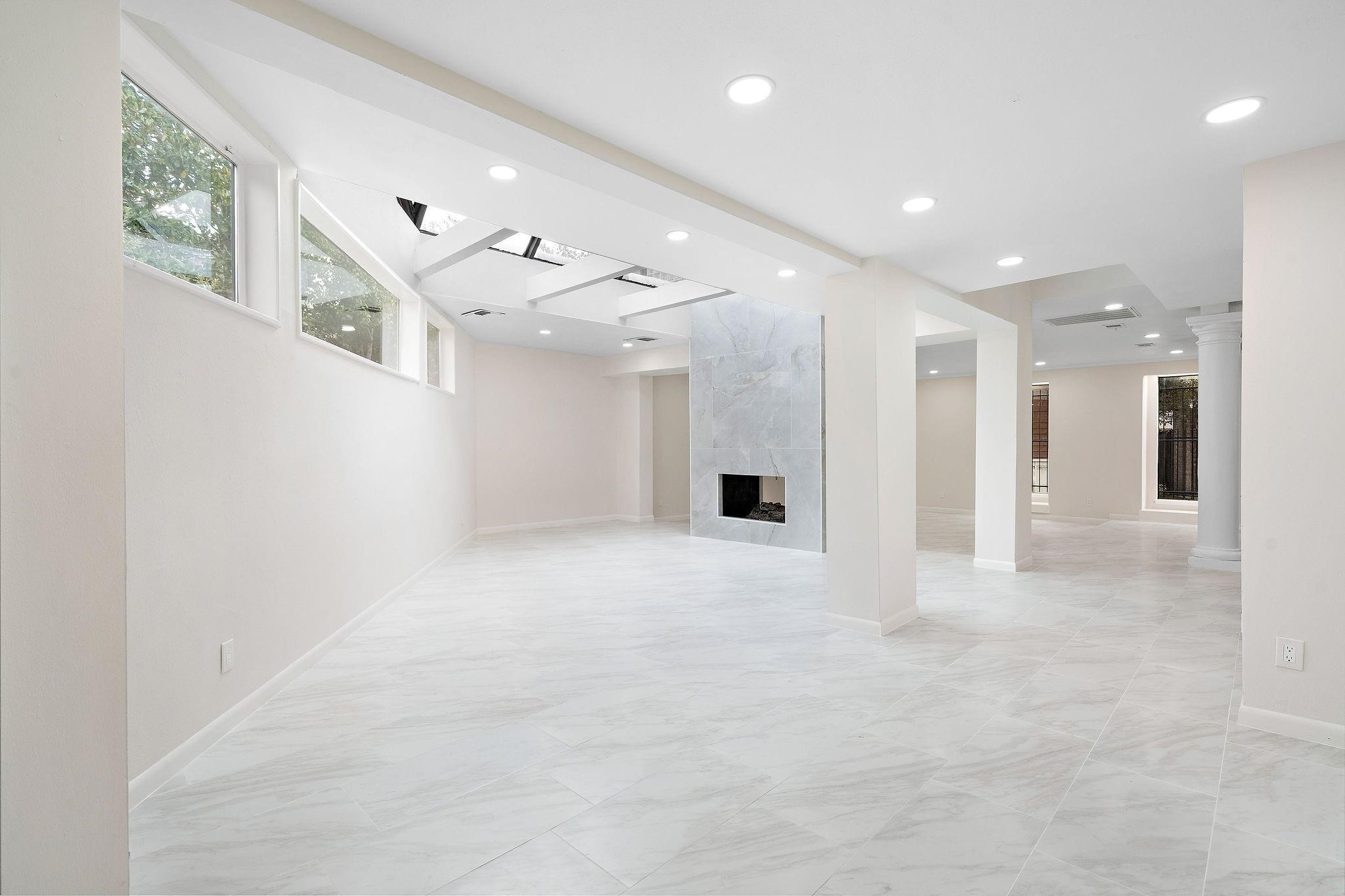 1111 Potomac Drive, Unit B Houston, TX 77057 - Photo 10 of 22 a view of an empty room