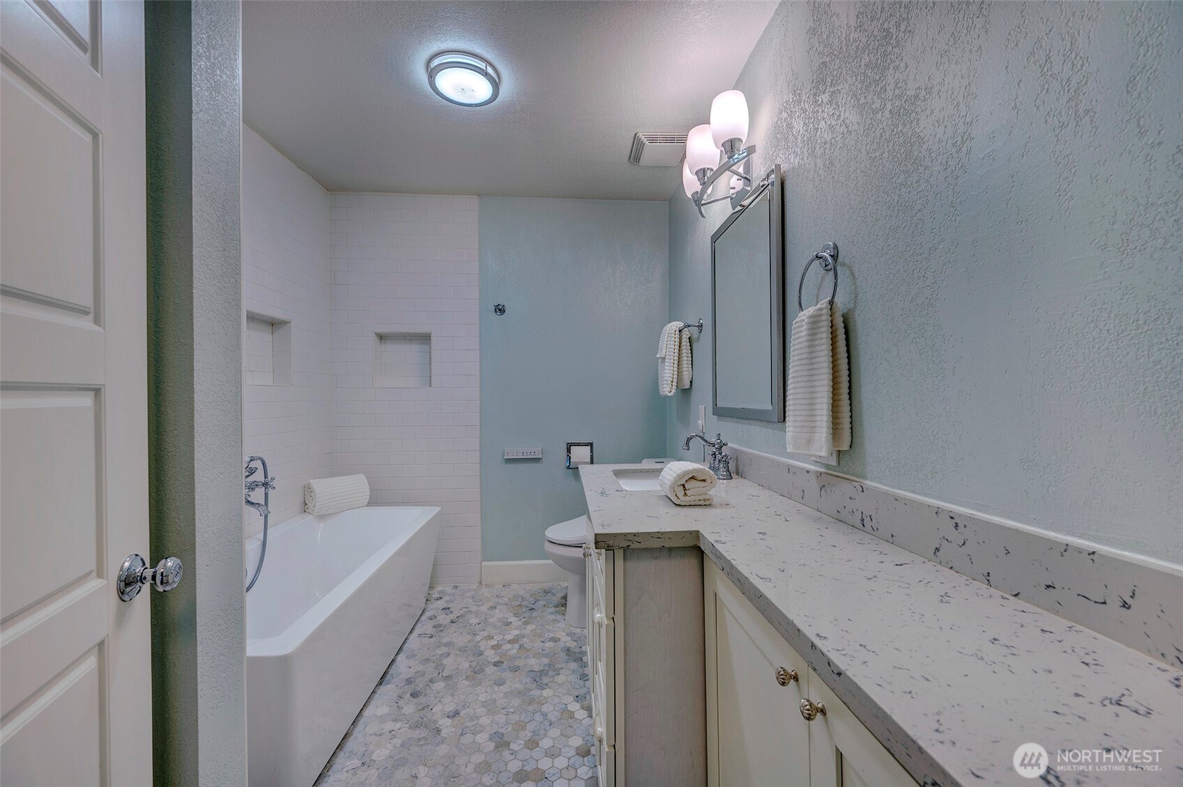 1209 Northeast 155th Street Shoreline, WA 98155 - Photo 13 of 26