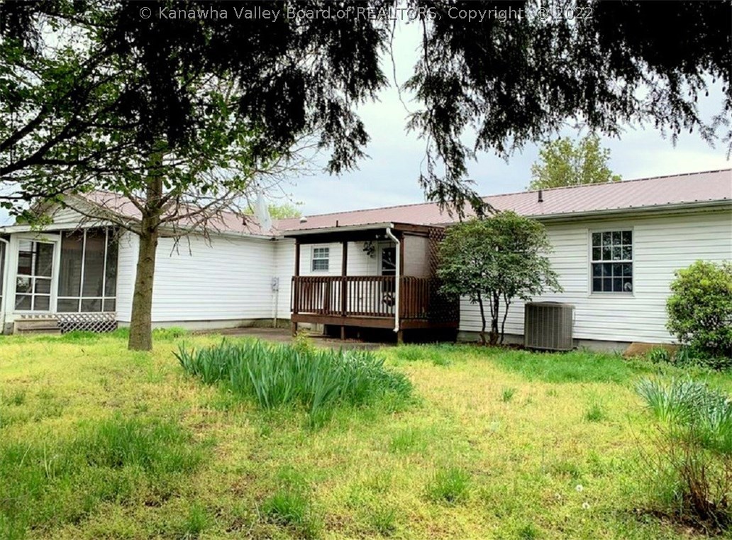 17 Wakefield Road Point Pleasant, WV 25550 - Photo 2 of 22 Gallery Image 2