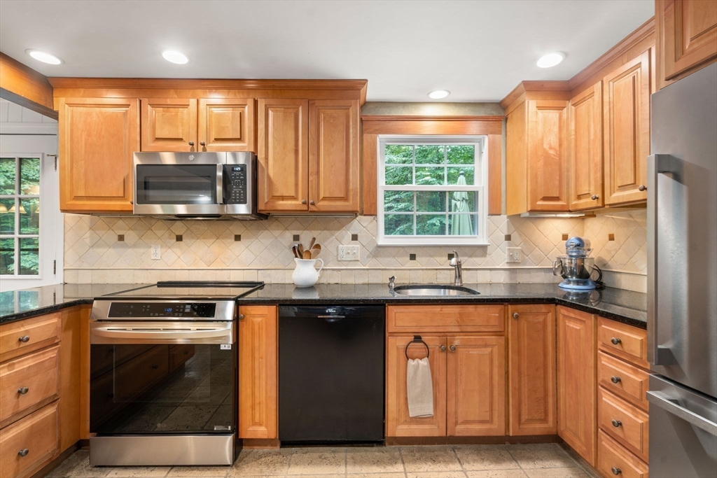 409 North Road Sudbury, MA 01776 - Photo 9 of 36