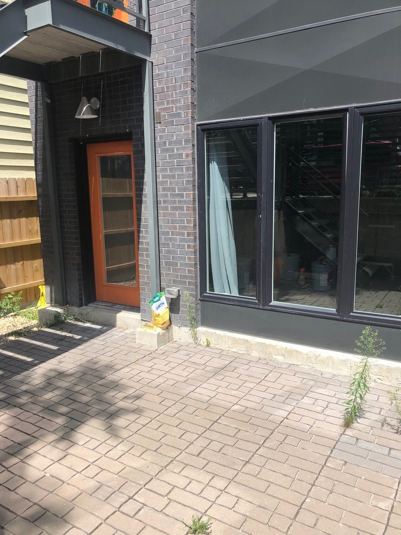 1734 West Cullerton Street, Unit 1 Chicago, IL 60608 - Photo 1 of 12 a view of a door of the house