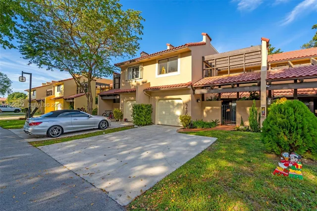 a view of a house with a back yard