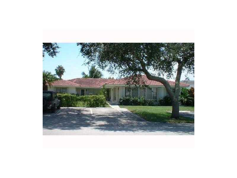 1900 Northeast 27th Court Lighthouse Point, FL 33064 - Photo 1 of 15 Exterior Front